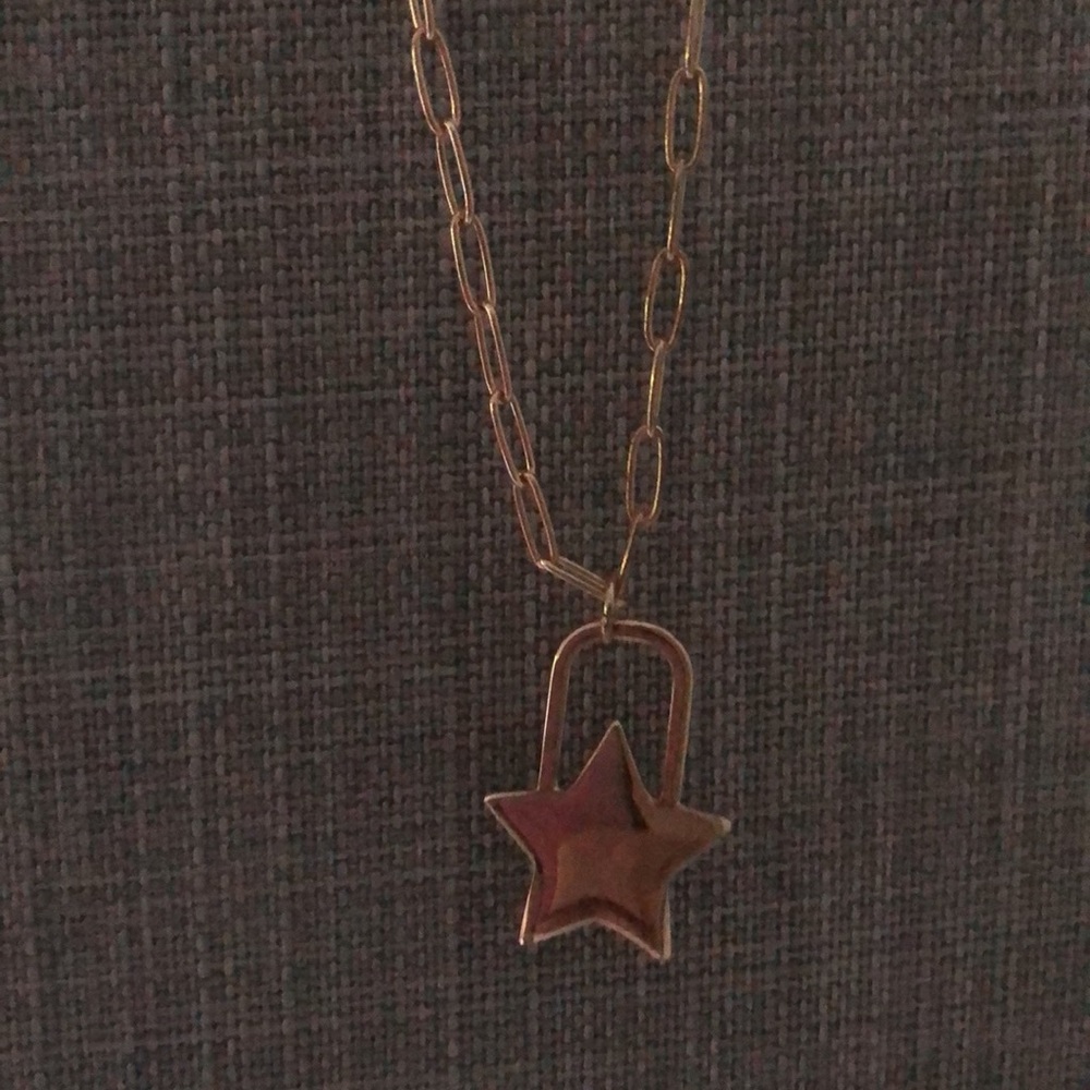 Gold platter star lock necklace